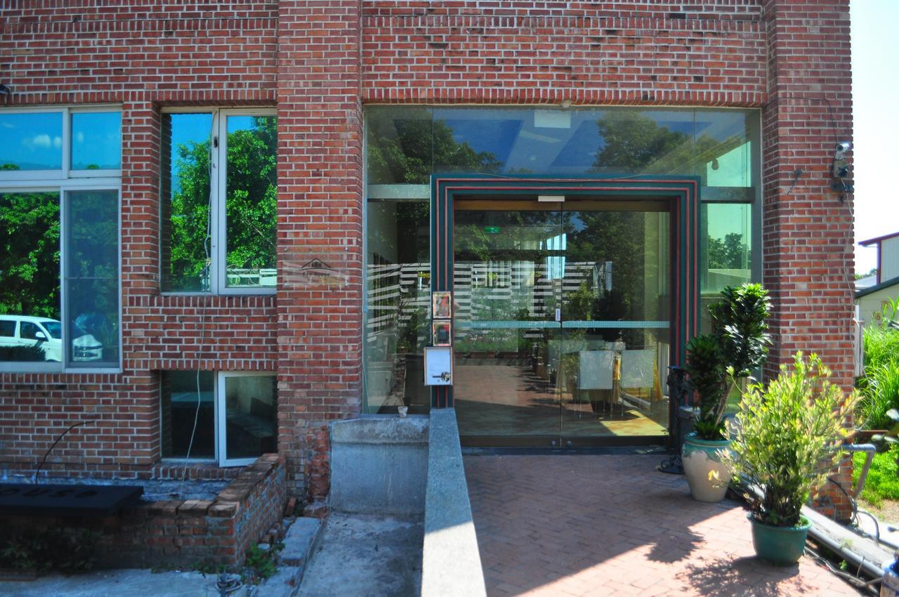 Fly House Backpacker Guesthouse Hualien City Luaran gambar