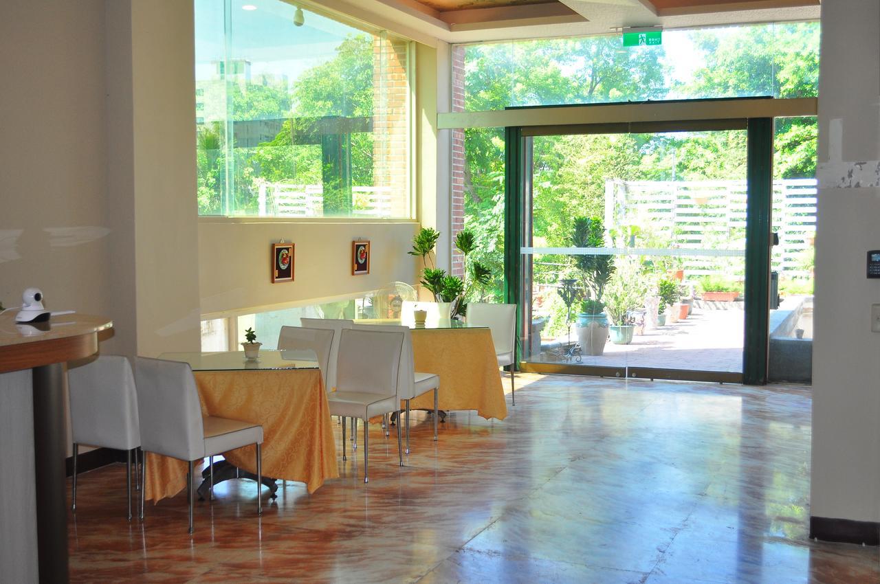 Fly House Backpacker Guesthouse Hualien City Luaran gambar